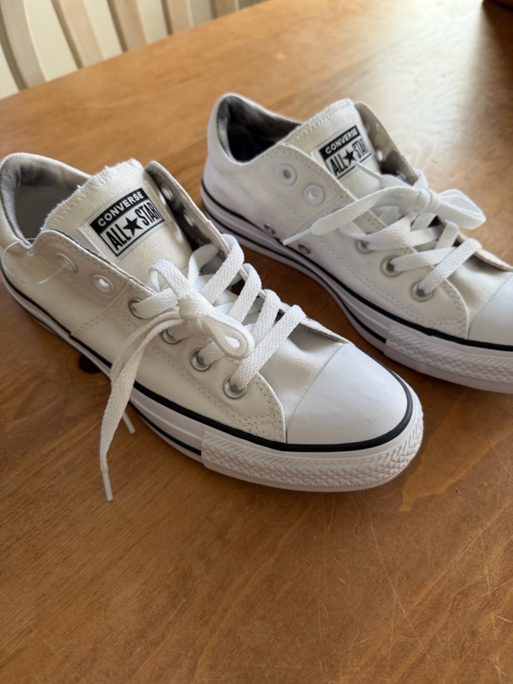 Converse Women’s White Low Top Sneakers with Black Trim. Never Worn. - Picture 3 of 4